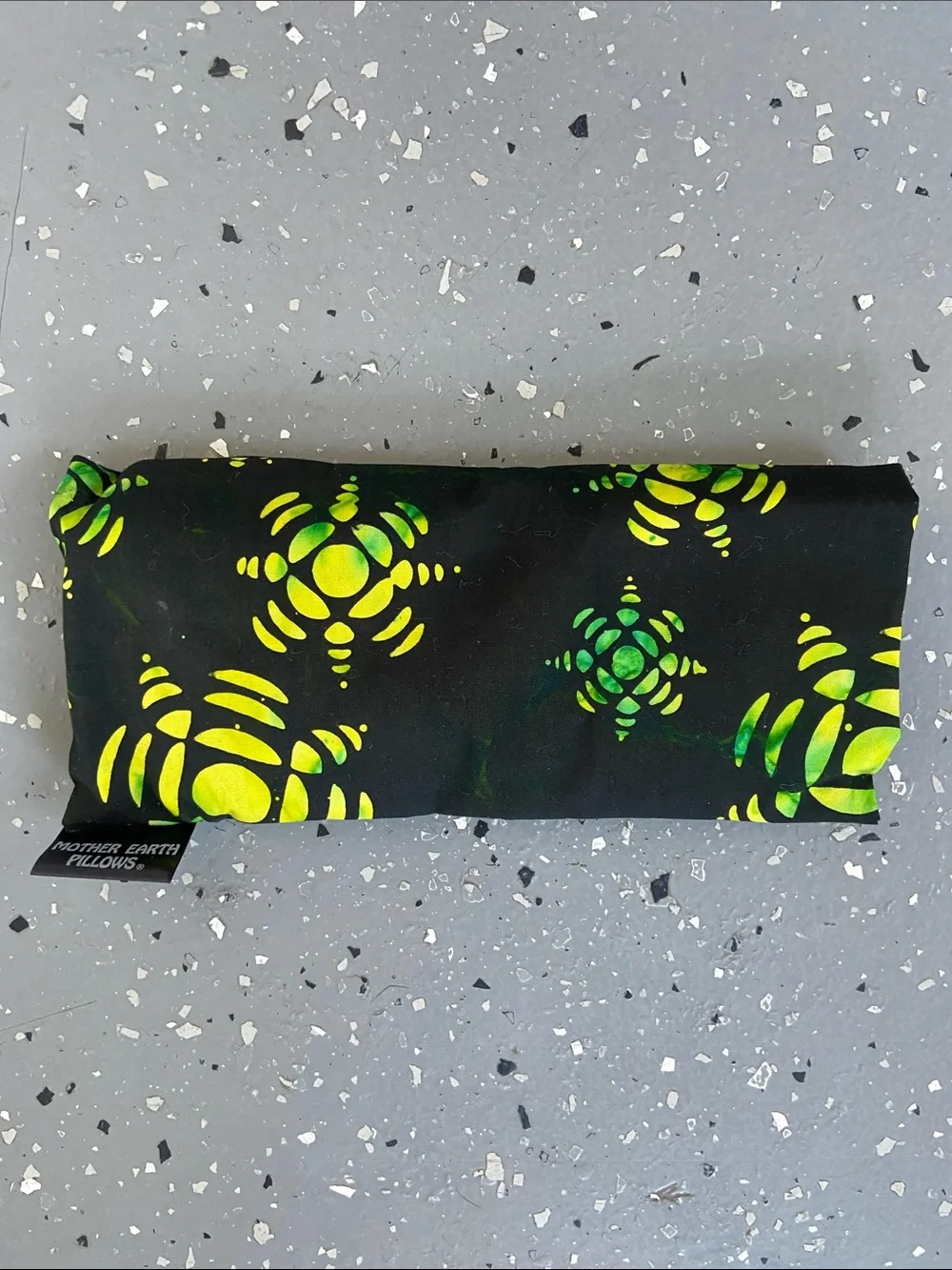 Eye Pillow for yoga, sleep or meditation - Black with Green Accents